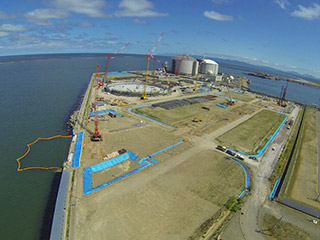 LNG基地増設工事の様子　2015年7月16日撮影