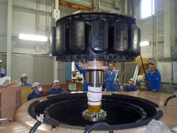 Training in disassembling and assembling a water turbine generator (hydroelectric power)