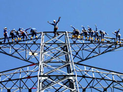 All trainees successfully climbed the pylon in training (power transmission)