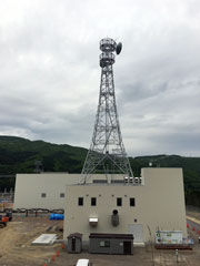 北斗変換所　本館屋上に完成した通信鉄塔